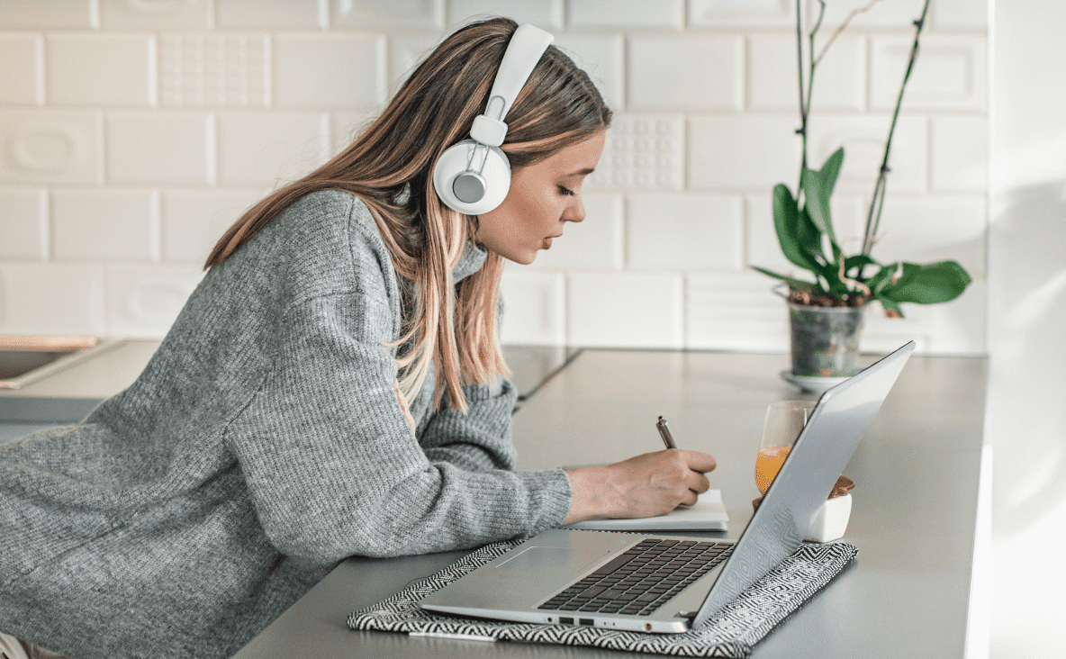 5 Real Ways to Earn Passive Income with ChatGPT & Midjourney in 2025